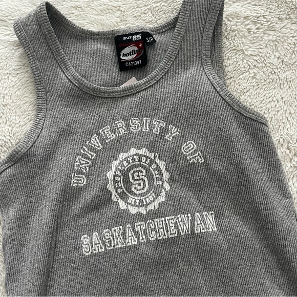 Y2K Grey University of Saskatchewan Tank Top - Picture 2 of 2